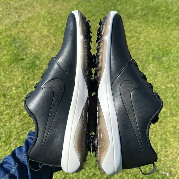 Nike Men’s Roshe G Tour Black/White Golf Shoes - Picture 5 of 7